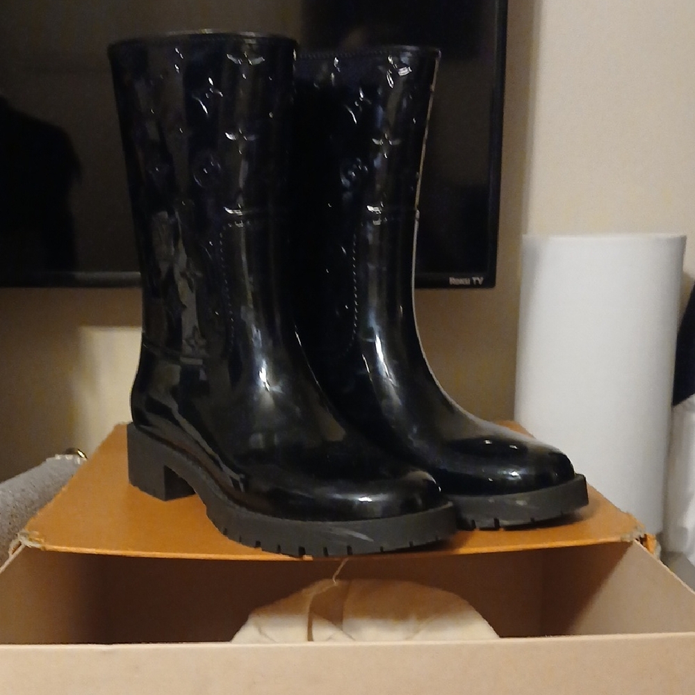 Louis Vuttion Black Glossy Rain Boots Authentic